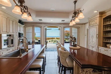 19 N Beach Road Jupiter Island FL 33455