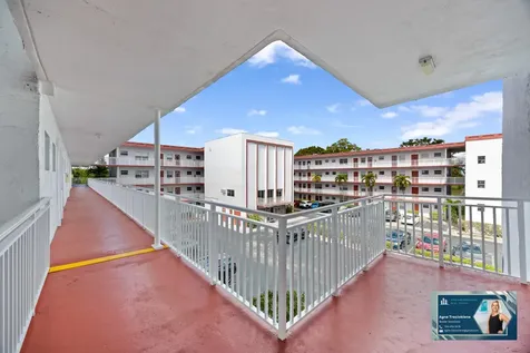 4000 Nw 44th Avenue Lauderdale Lakes FL 33319