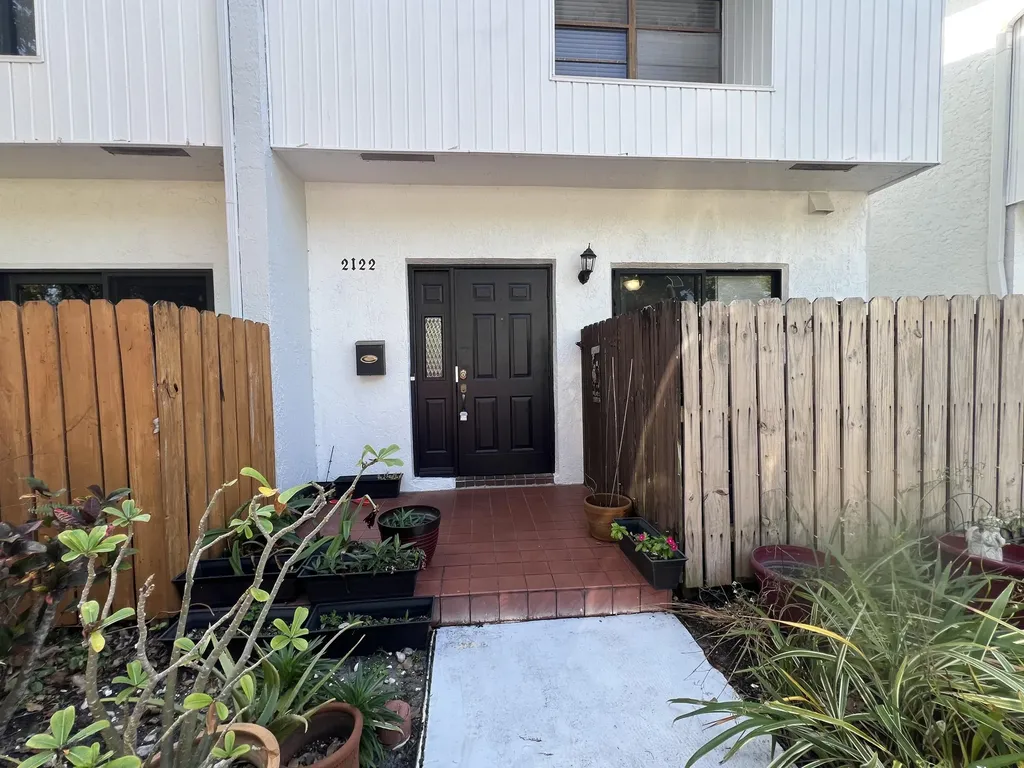 2122 Ne 44th Street Lighthouse Point FL 33064