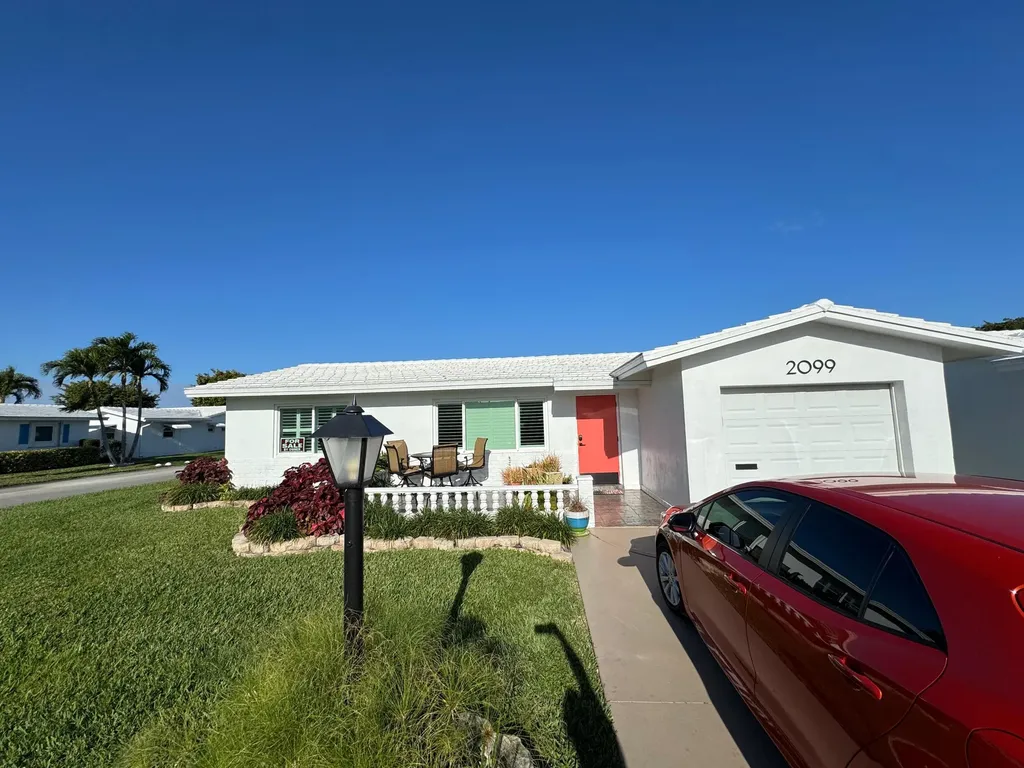 2099 Sw Lake Circle Drive Boynton Beach FL 33426