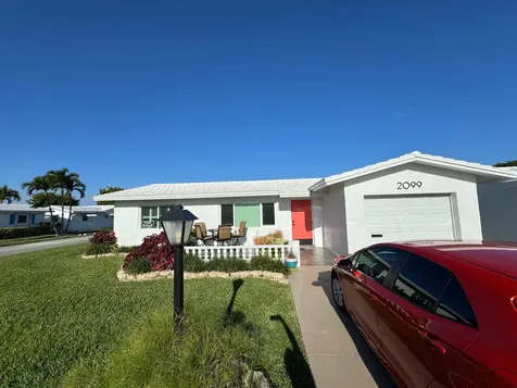 2099 Sw Lake Circle Drive Boynton Beach FL 33426