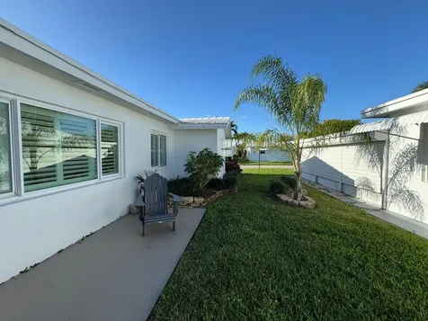 2099 Sw Lake Circle Drive Boynton Beach FL 33426