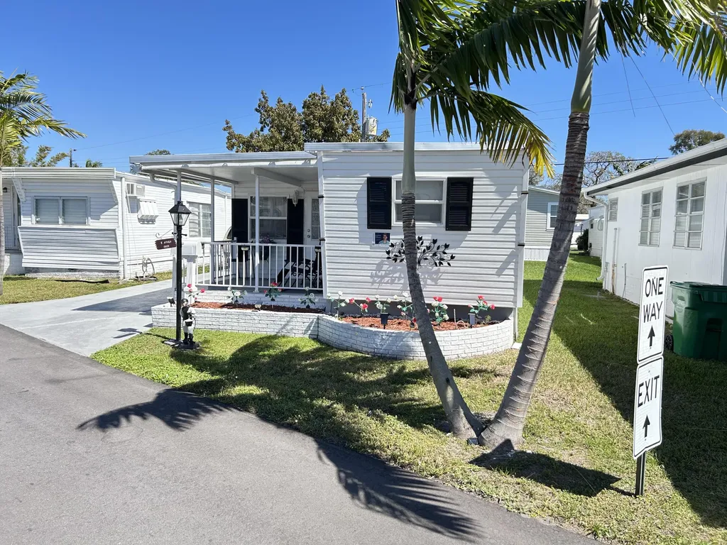 1325 S 33 Road Hollywood FL 33021