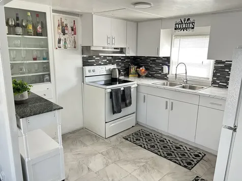 1325 S 33 Road Hollywood FL 33021