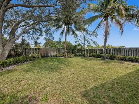 4073 Nw 2nd Lane Delray Beach FL 33445