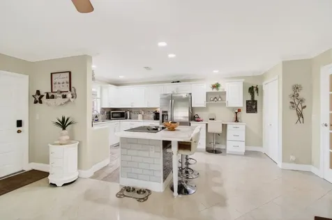 4530 Nw 4th Street Delray Beach FL 33445