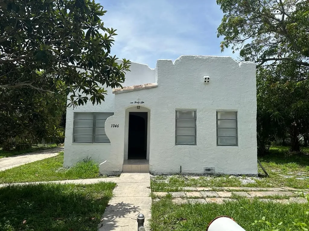1046 30th Court West Palm Beach FL 33407