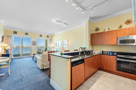 806 E Windward Way Lantana FL 33462