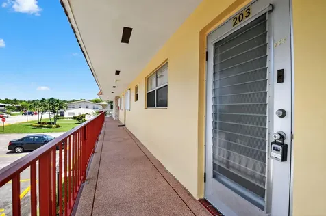 203 Oxford 100 West Palm Beach FL 33417