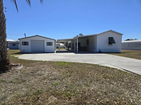 1365 Chobee Loop Okeechobee FL 34974