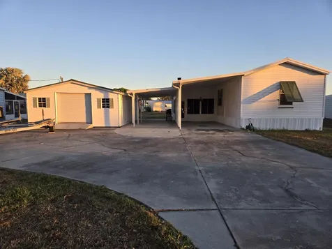 1365 Chobee Loop Okeechobee FL 34974