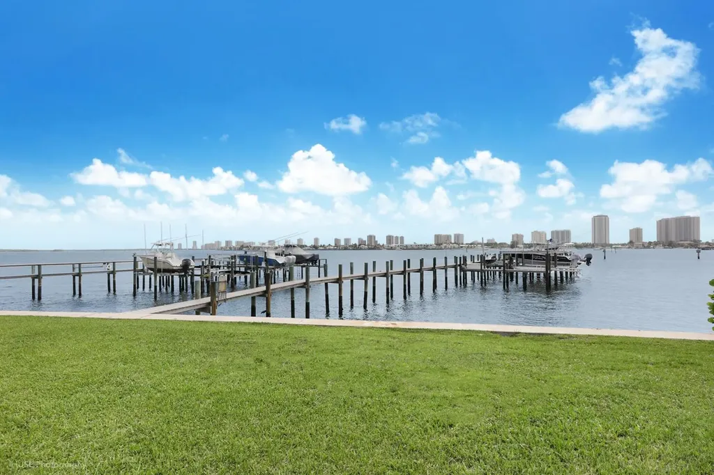 370 Wilma Circle Riviera Beach FL 33404