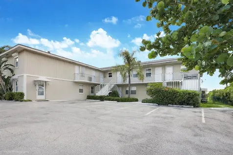 370 Wilma Circle Riviera Beach FL 33404