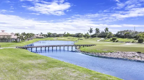 120 SE Via Verona Port Saint Lucie FL 34984