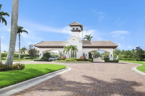 120 SE Via Verona Port Saint Lucie FL 34984