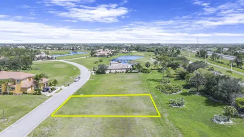 120 SE Via Verona Port Saint Lucie FL 34984