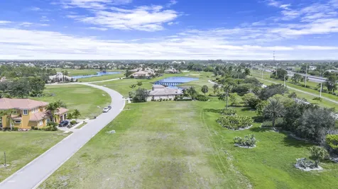 120 SE Via Verona Port Saint Lucie FL 34984