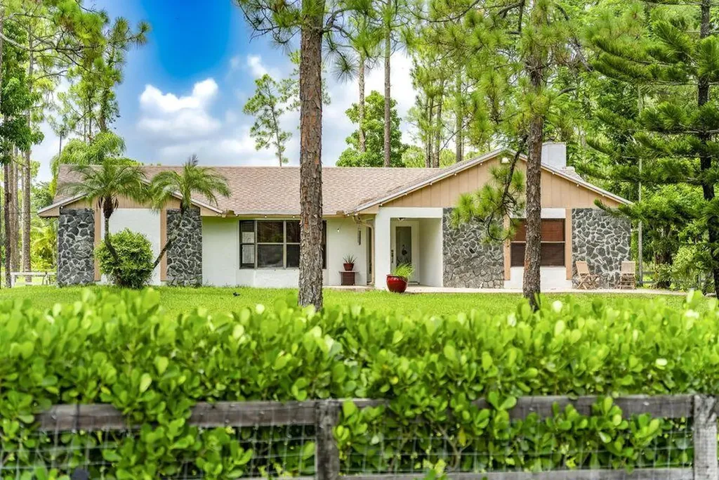 15211 60th Place Loxahatchee FL 33470