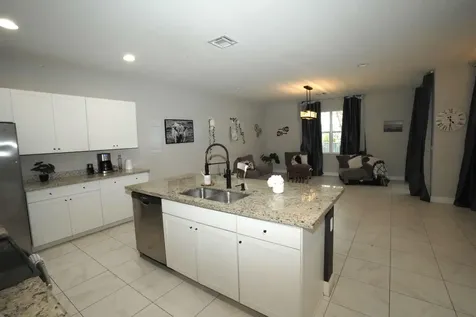 1271 Nw Leonardo Circle Port Saint Lucie FL 34986