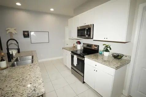 1271 Nw Leonardo Circle Port Saint Lucie FL 34986
