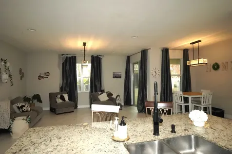 1271 Nw Leonardo Circle Port Saint Lucie FL 34986