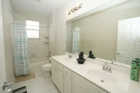 1271 Nw Leonardo Circle Port Saint Lucie FL 34986