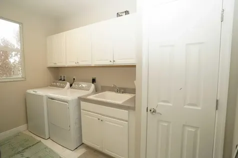 1271 Nw Leonardo Circle Port Saint Lucie FL 34986