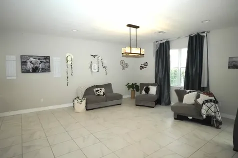 1271 Nw Leonardo Circle Port Saint Lucie FL 34986