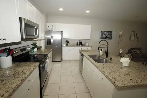 1271 Nw Leonardo Circle Port Saint Lucie FL 34986