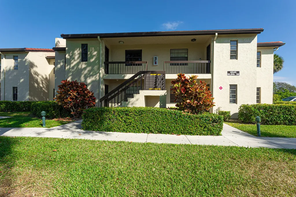 8545 Casa Del Lago Boca Raton FL 33433
