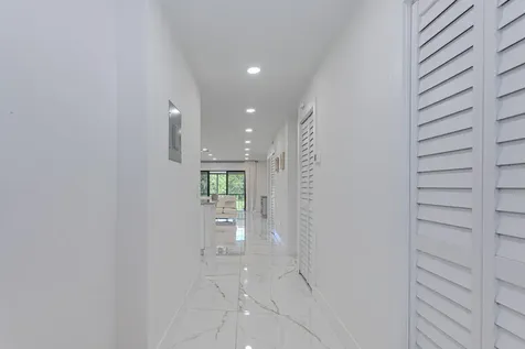 8545 Casa Del Lago Boca Raton FL 33433
