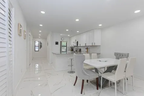 8545 Casa Del Lago Boca Raton FL 33433