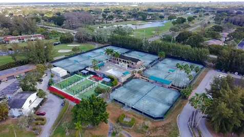 8545 Casa Del Lago Boca Raton FL 33433