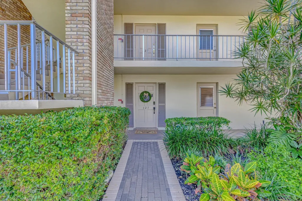 5560 Tamberlane Circle Palm Beach Gardens FL 33418
