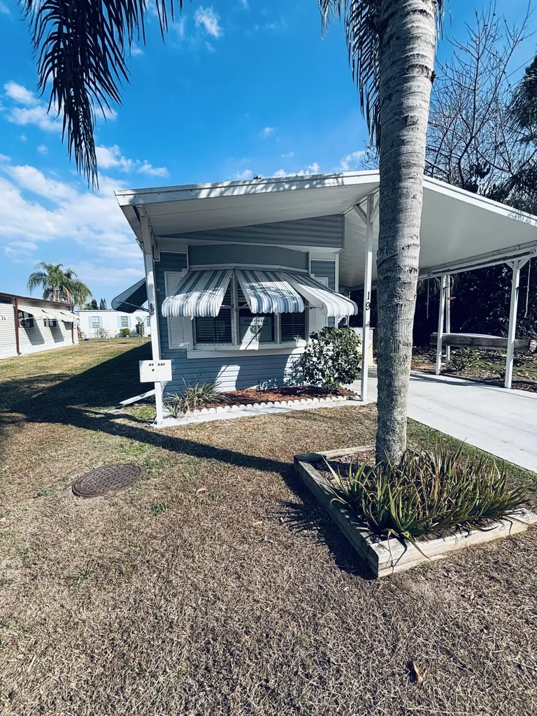 19 La Costa Lane Port Saint Lucie FL 34952