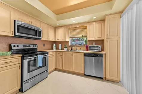 200 Ne 12th Avenue Hallandale Beach FL 33009