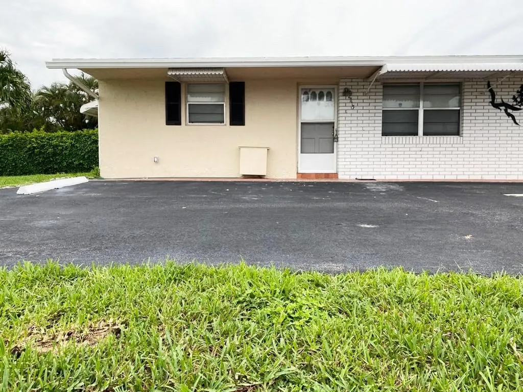 2715 Ponce De Leon Boulevard Delray Beach FL 33445
