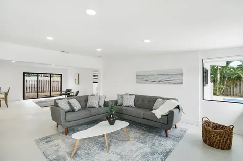 1333 Se 8th Street Deerfield Beach FL 33441