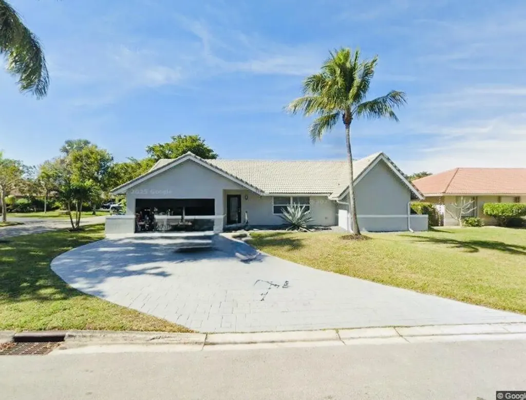 832 Nw 108th Lane Coral Springs FL 33071