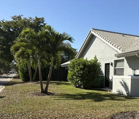 832 Nw 108th Lane Coral Springs FL 33071