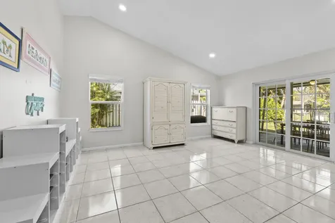 6861 Sw 17th Street Plantation FL 33317