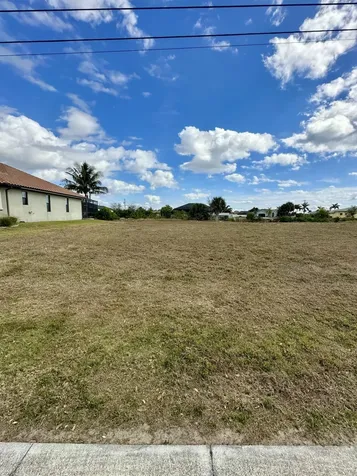 2513 Surfside Boulevard Cape Coral FL 33914