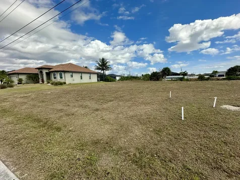 2513 Surfside Boulevard Cape Coral FL 33914