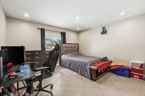 5734 Lincoln Circle Lake Worth FL 33463