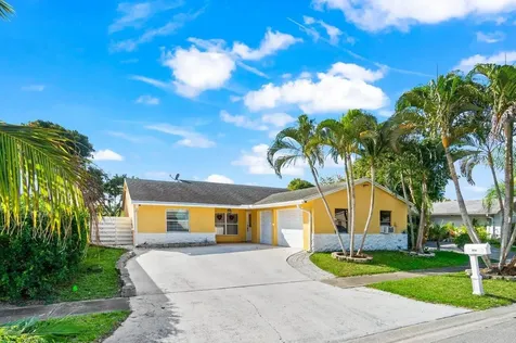 5734 Lincoln Circle Lake Worth FL 33463