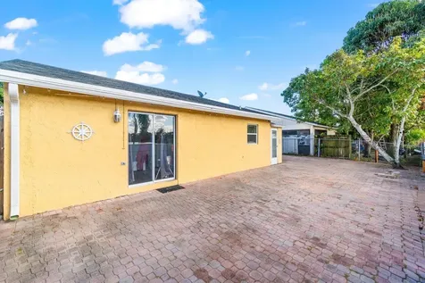5734 Lincoln Circle Lake Worth FL 33463