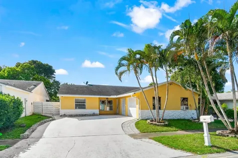 5734 Lincoln Circle Lake Worth FL 33463