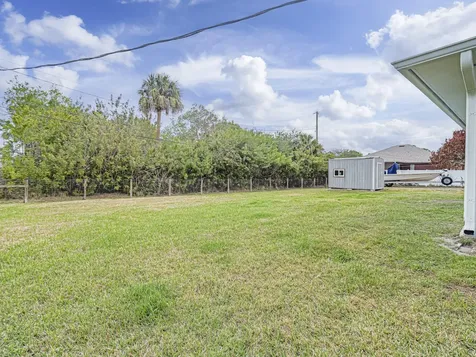 9026 85th Place Vero Beach FL 32967