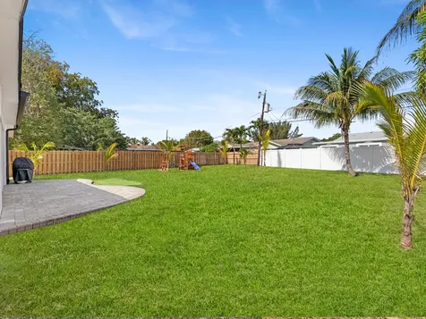 9329 Sw 2nd Street Boca Raton FL 33428