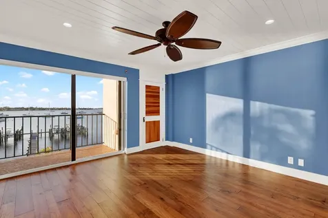 624 Sw Saint Lucie Crescent Stuart FL 34994